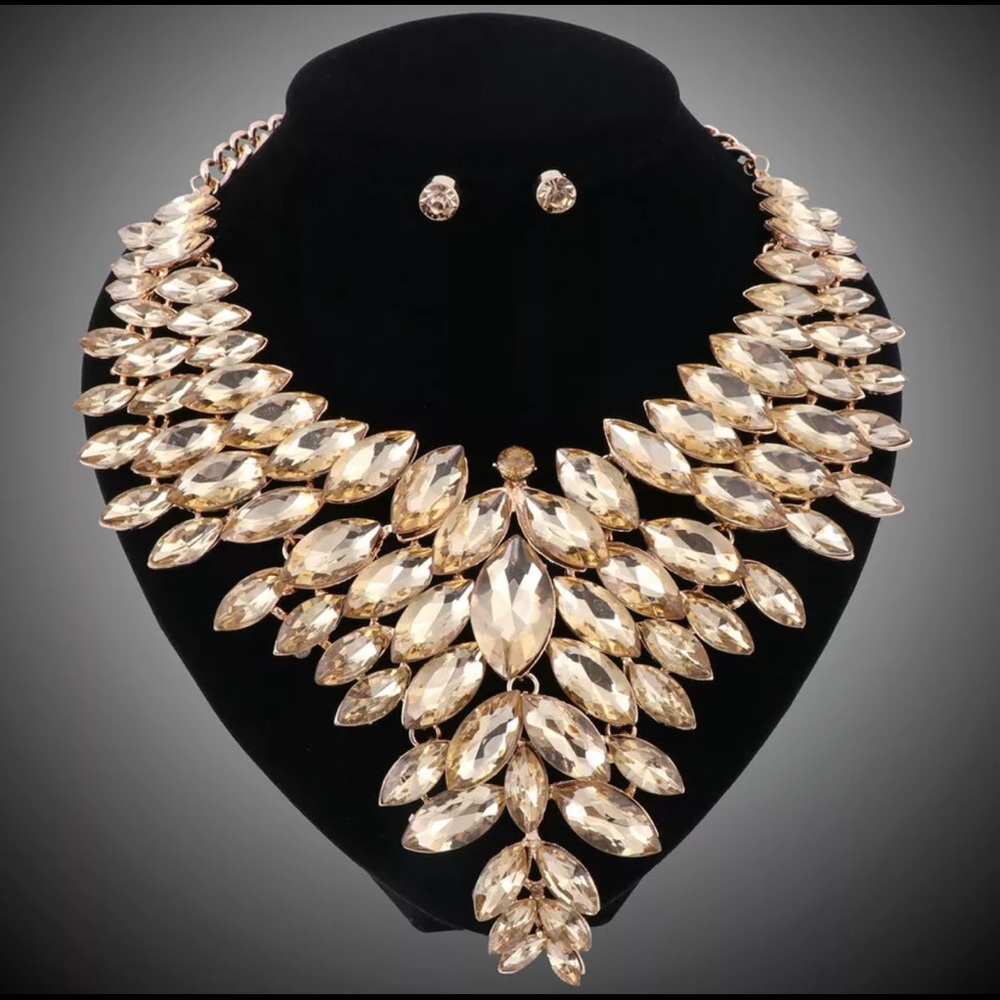 Lovely Rhinestone Neckless Set